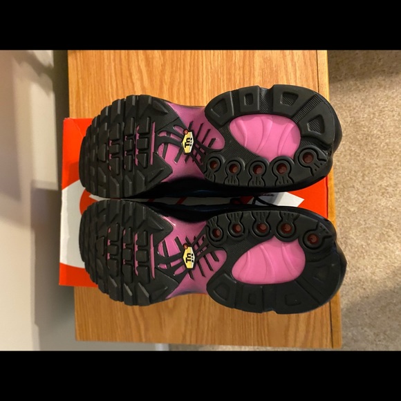 Air Max Plus - Picture 3 of 4